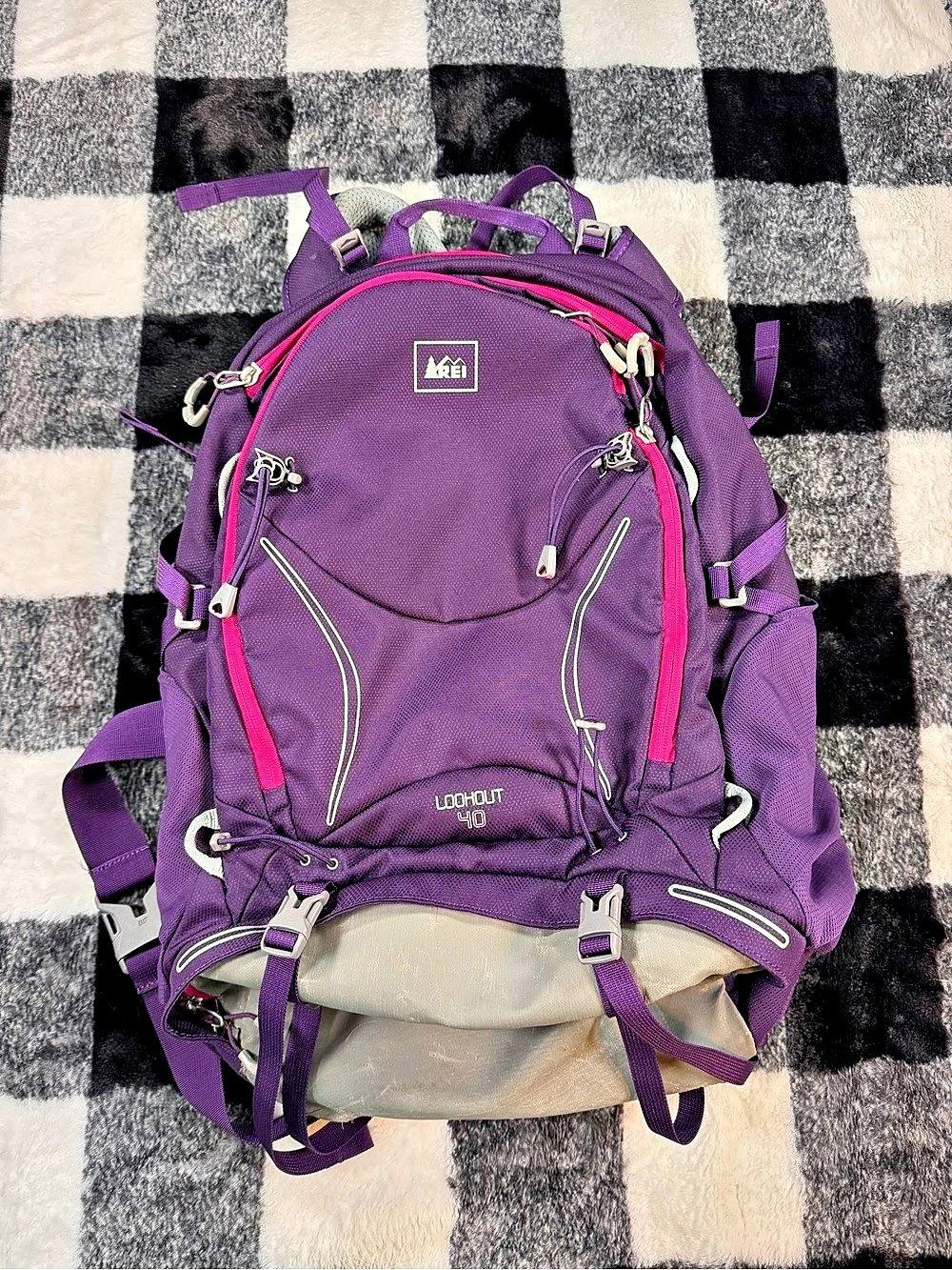 Great used cond. REI Lookout 40 Trail Hiking Camping Backpack W/ Hip Straps.